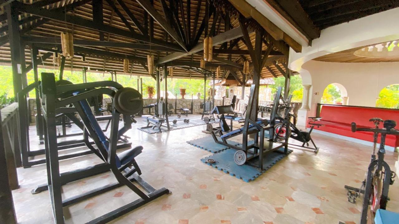 Tropicana Castle Dive Resort Powered By Cocotel Puerto Galera Eksteriør billede